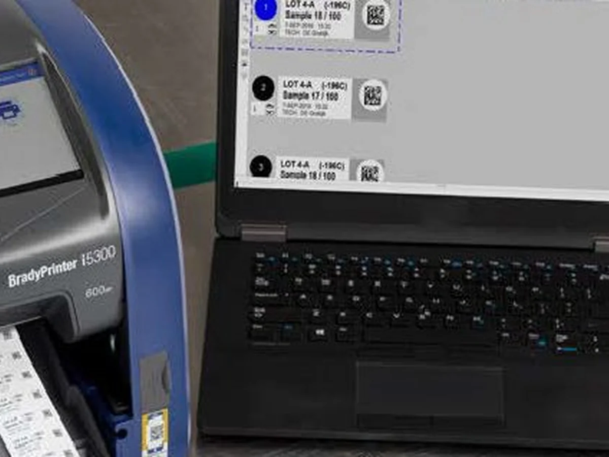 BradyPrinter i5300 con software de diseño de etiquetas para muestras criogénicas de laboratorio
